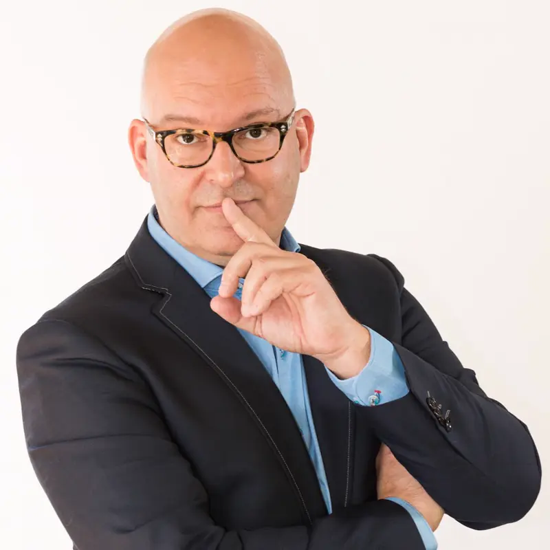 Portret van Gert-Jan Jansen met zijn vinger peinzend tegen zijn lippen